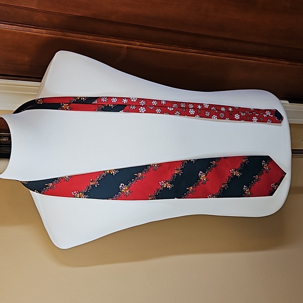 CHRISTMAS CANDY CANE SNOWFLAKES TIE TIES HOLIDAY THEME